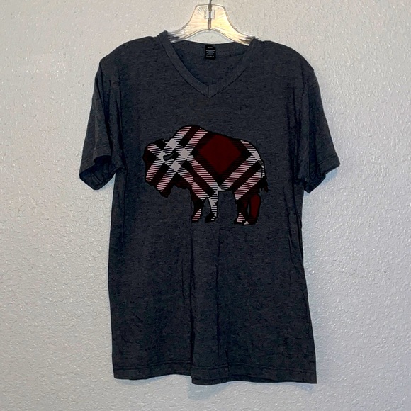 Tops - Ladies V-Neck Buffalo Screen Print T-Shirt